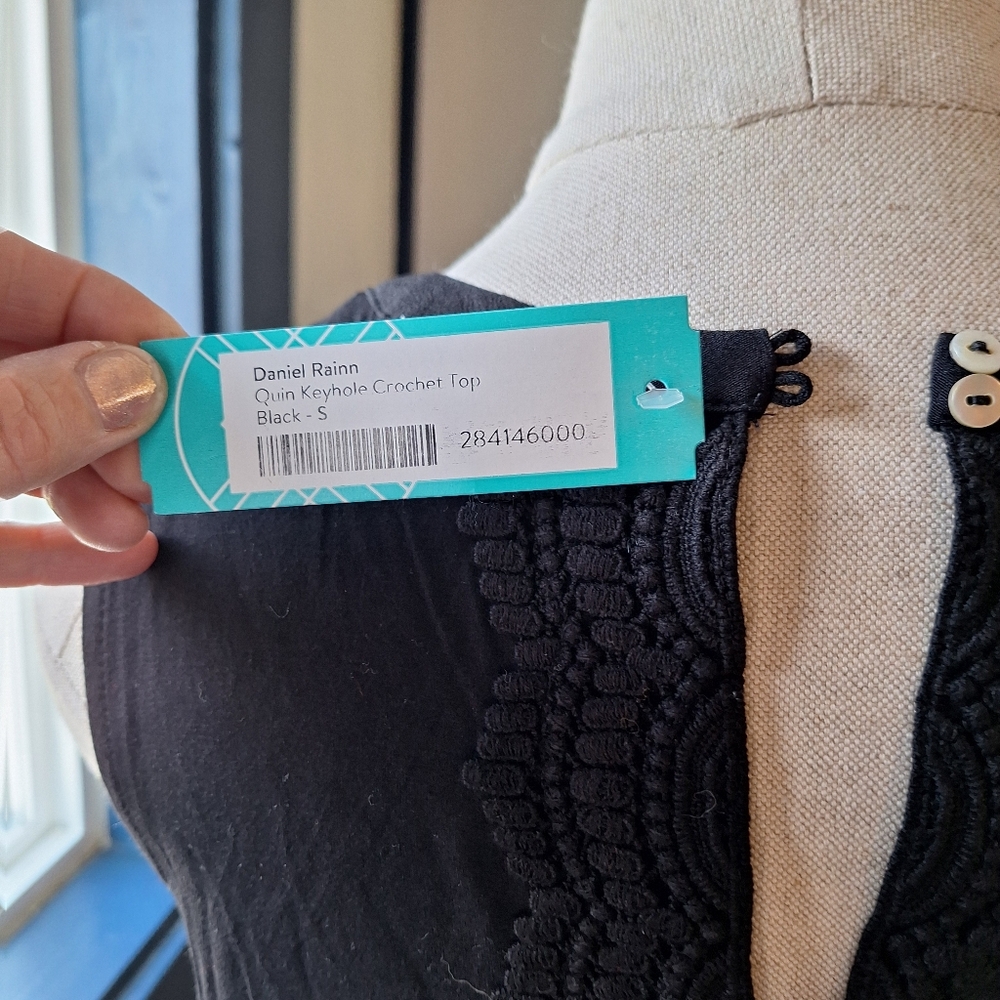 Daniel Rainn "Quin Keyhole Crochet Top", Size Small, Style#RPD15302RY3, NWT - Picture 14 of 14